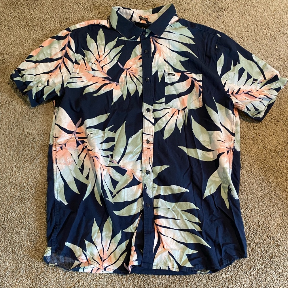 Men’s Volcom button down shirt for